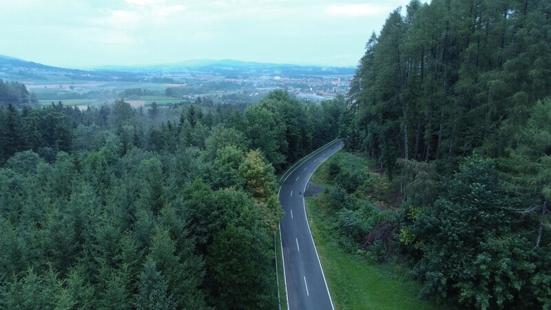 Die Staatsstraße 2150 von Rötz Richtung Neukirchen-Balbini soll bis zur Landkreisgrenze "bestandsorientiert" ausgebaut werden. 