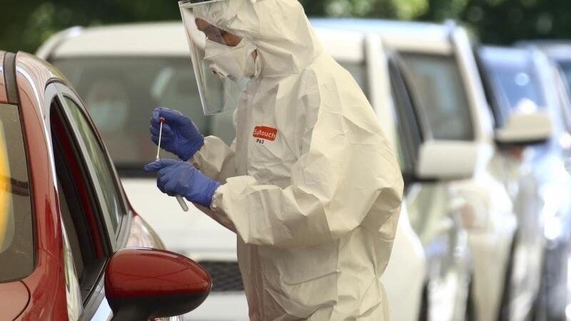 An der provisorischen Coronavirus-Teststation in Mamming haben sich in zwei Tagen bereits Hunderte testen lassen.