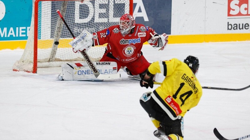 Dimitri Pätzold (l.) und der EV Landshut bestreiten die Generalprobe auf die neue Saison in Bad Tölz.