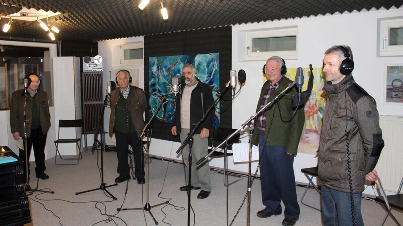 Die Vorbeter bei der Aufnahme im Tonstudio 2018 (v.l.): Heinz Kolbeck (?), Haymo Richter, Josef Mathes, Franz Hackl und Sepp Schmuderer.