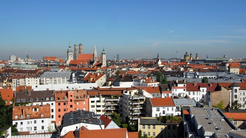 Wer hier in München ein Grundstück oder eine Wohnung besitzt, hat Glück - muss aber auch die Grundsteuererklärung abgeben. Zwei Wochen haben Betroffene dafür noch Zeit. Wer Fragen hat, kann bei verschiedenen Stellen Hilfe bekommen.