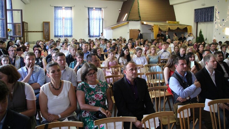 Zahlreiche Gäste wohnten der Entlassfeier im schön dekorierten Reitersaal bei.