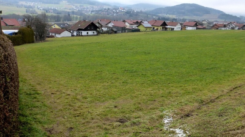 Für diesen Bereich (ca. bis zur grünen Garage) soll der Bebauungsplan "Alt Arrach" geändert werden.