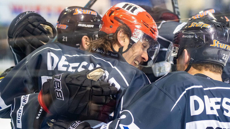 Die Straubing Tigers haben ihr Heimspiel gegen die Kölner Haie spektakulär gewonnen.