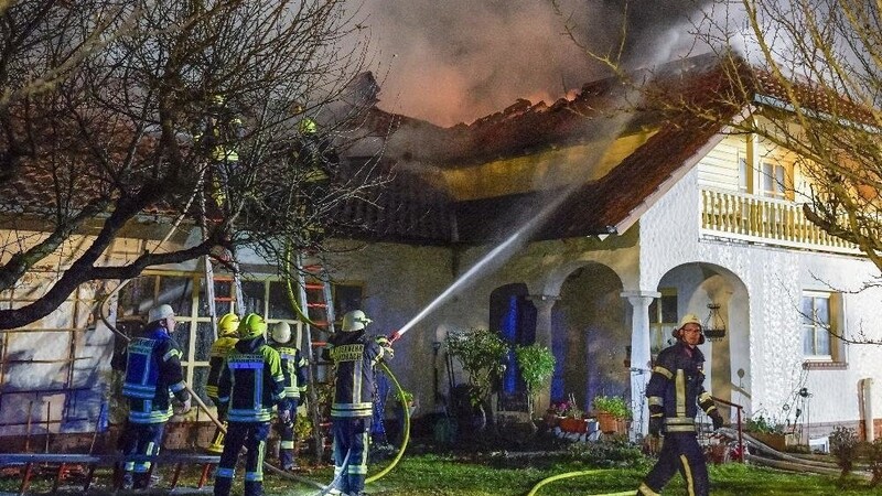 Am Mittwochmorgen hat in Vilshofen ein Dachstuhl gebrannt.