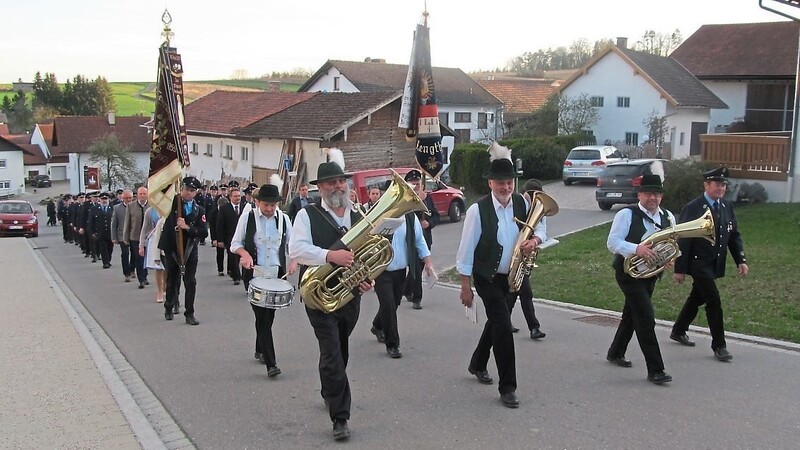 Der Festzug führte zum Bürgersaal.