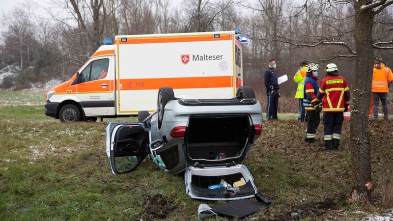 Eine 33-Jährige aus Frankfurt war am Sonntag auf der A92 an der Anschlussstelle Wörth an der Isar bei der Ausfahrt von der Fahrbahn abgekommen.