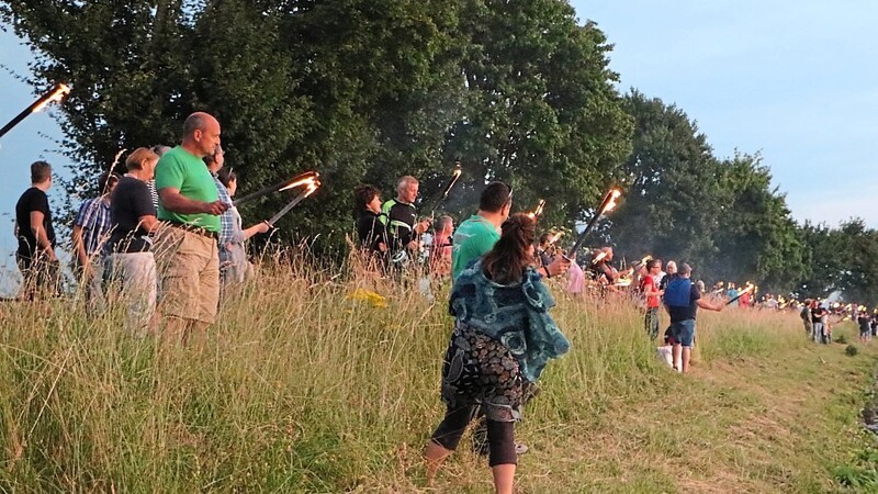 Die Bevölkerung darf erneut Stellung beziehen - diesmal aber nicht mit Fackeln, sondern schriftlich bei der Heimatgemeinde. (Archiv)