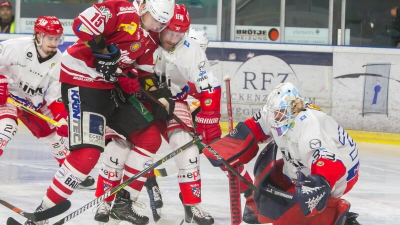 Die Eisbären Regensburg haben das Spitzenspiel gegen den EC Peiting verloren.