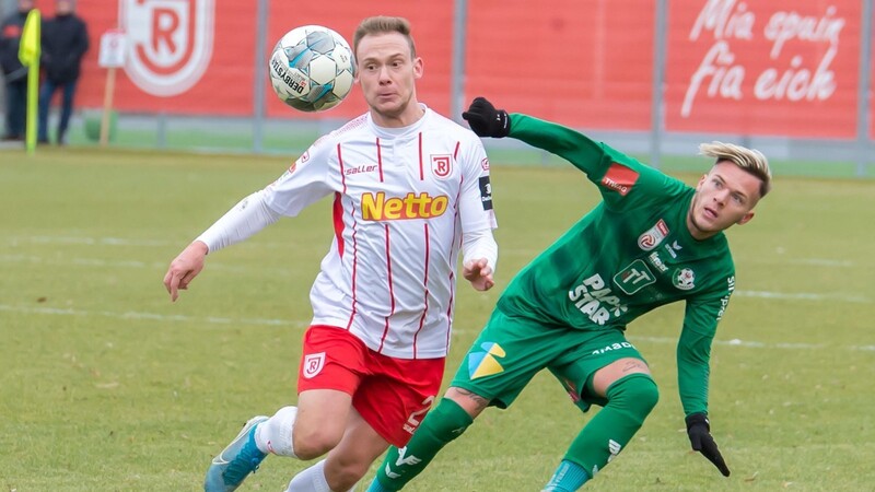 Der SSV Jahn (links Federico Palacios) hat am Samstag sein erstes Testspiel der Wintervorbereitung gegen Tirol gewonnen.