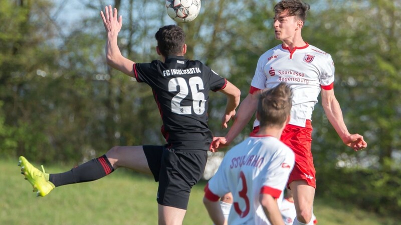 Erfolgreich unterwegs: Die U19 des SSV Jahn Regensburg mischt in der A-Jugend-Bayernliga vorne mit und gewann zuletzt im Pokal gegen den Bundesligisten FC Ingolstadt.