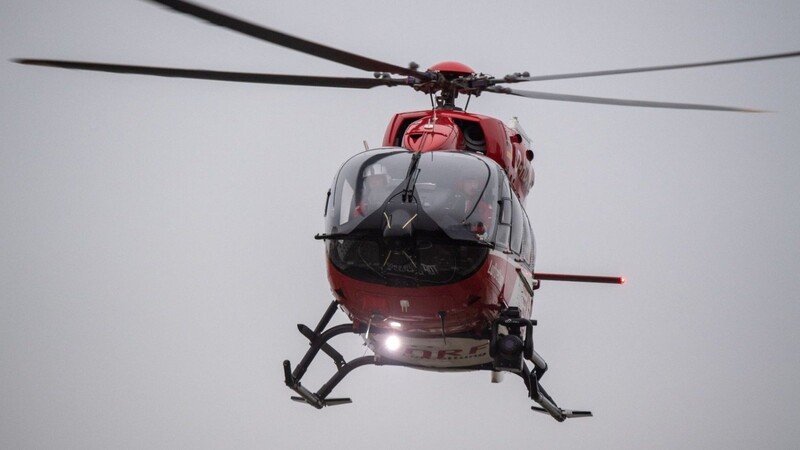 Die Jugendliche wurde per Rettungshubschrauber in ein Krankenhaus gebracht. (Symbolbild)