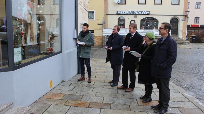 Die weihnachtlich geschmückten Schaufenster wurden von der Jury kritisch begutachtet.