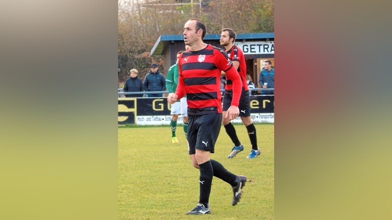 Spielertrainer Tsvetan Antov und der VfB holten in Bad Abbach einen eminent wichtigen Sieg.