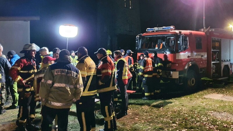 Seit Sonntagabend wurde im Grenzgebiet zwischen Waldmünchen und Tschechien ein Mädchen vermisst. Nun konnte die Achtjährige lebendig gefunden werden.