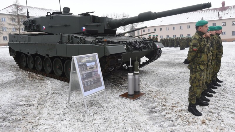 Zahlreiche britische Medien diskutieren die zögerliche Haltung Deutschlands in Bezug auf die Lieferung von Kampfpanzern.