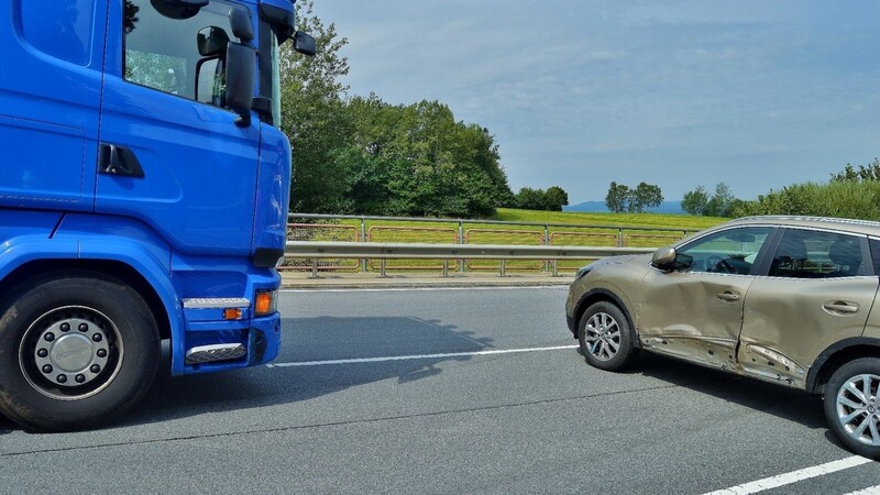 Relativ glimpflich endete ein Unfall auf der B20 auf Höhe der Abfahrt Wilting.