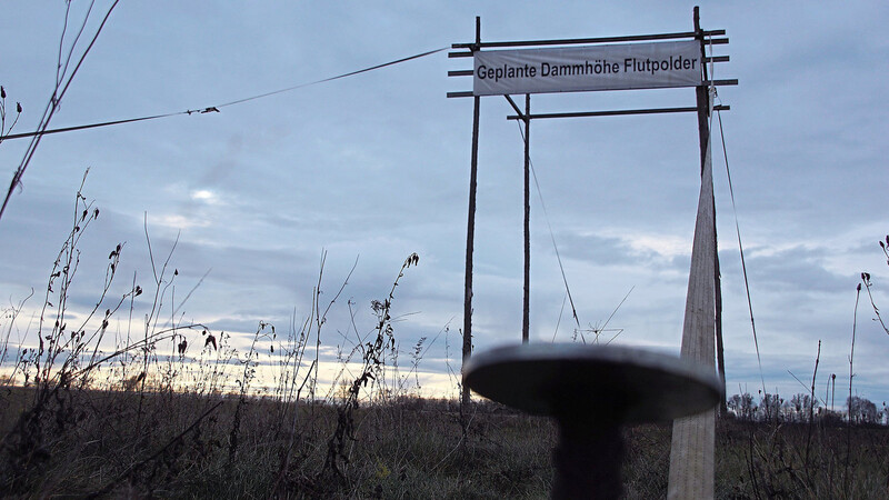 Das Raumordnungsverfahren zum geplanten Flutpolder hat begonnen. Oder? Der Antrag ist nämlich nicht unterschrieben.