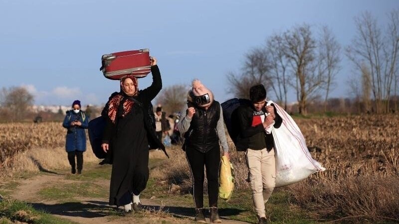 Flüchtlinge in der Türkei auf dem Weg zur griechischen Grenze.