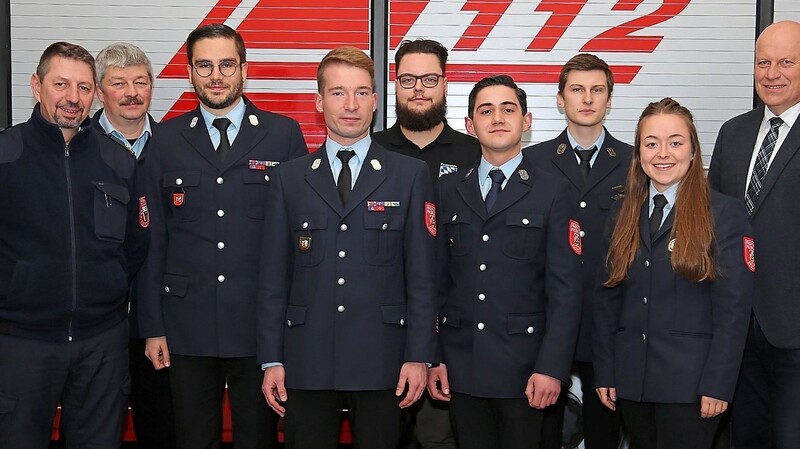 Die neue Führungsriege der Eggmühler Wehr mit Bürgermeister Christian Kiendl (rechts) sowie (von links) KBM Christian Kellermann und KBI Wilfried Hausler.