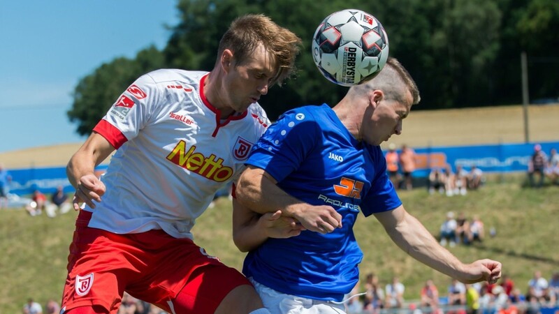 Der ASV Cham hatte am Samstag zu einem Testspiel den Zweitligisten Jahn Regensburg zu Gast.