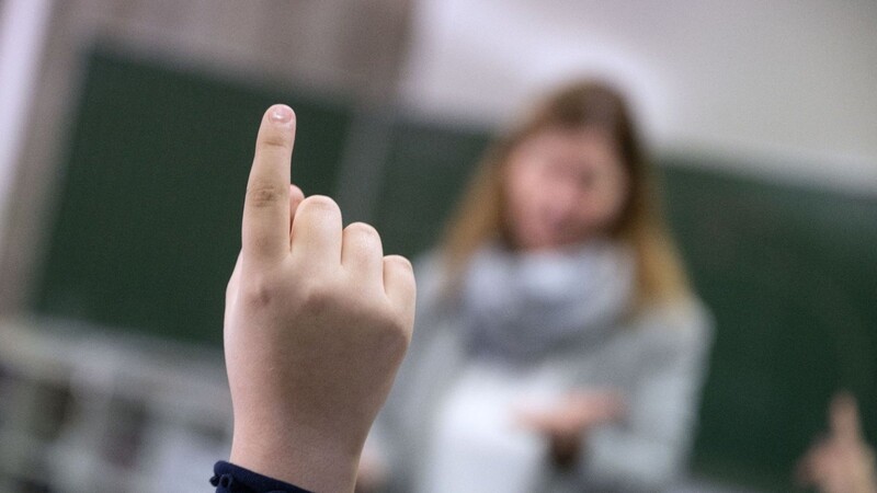 Personalmangel ist laut einer Umfrage die größte Herausforderung für Schulleiter an ihrer Schule. (Archivbild)