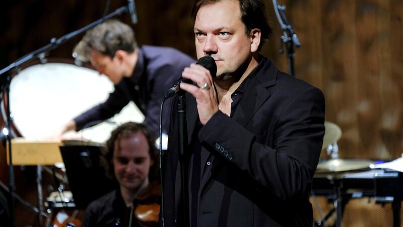 Charly Hübner bei einer Probe zu seiner "Winterreise" im Kleinen Saal der Hamburger Elbphilharmonie.