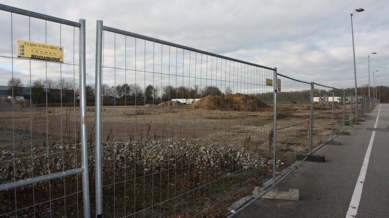 Auf diesem Grundstück am Otto-von-Dandl-Ring soll 2021 eine neue Kaufland-Filiale eröffnen.