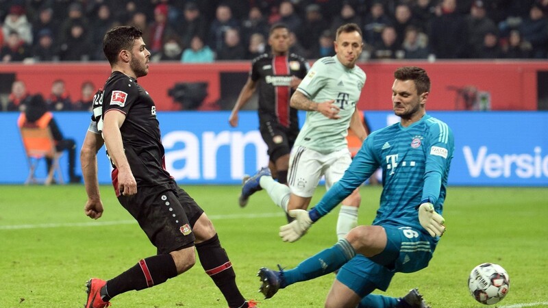 Kevin Volland (links) erzielt das zwischenzeitliche 2:1 für Bayer Leverkusen.