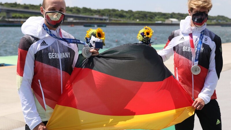 Im Leichtgewicht-Doppelzweier holten die Ruderer Jonathan Rommelmann (l.) und Jason Osborne aus Deutschland die Silbermedaille.