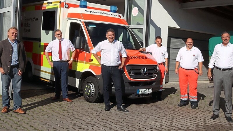 Die Rettungsstation Nandlstadt - hier beim 15. Geburtstag im Sommer 2020 - wird deutlich mehr besetzt sein. Gerhard Betz (links) hat sich mit allen Forderungen durchsetzen können.