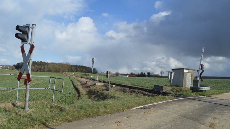 Nahe Unterrettenbach an der Bahnlinie ist eine PV-Anlage auf einer Freifläche geplant. Eine weitere besteht bereits auf dem Stockberg.