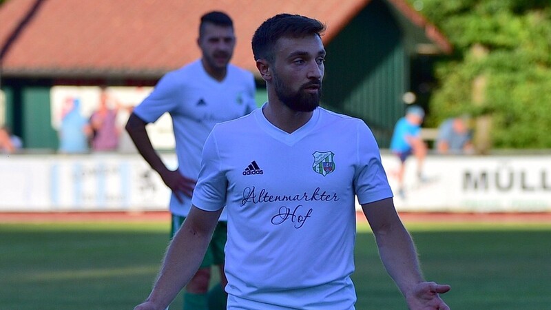 Auch auf Armin Mesic muss Trainer Christian Dullinger im letzten Saisonspiel beim TSV Kareth-Lappersdorf verzichten.