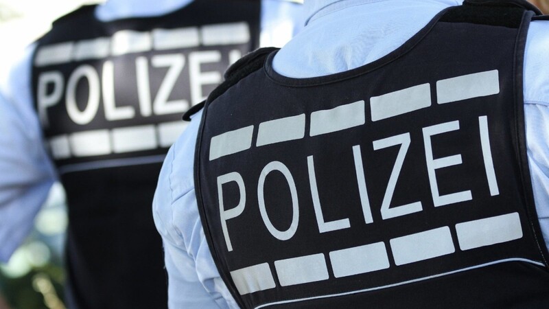 Die Polizei hat die mutmaßlichen Täter des Raubüberfalls schnell aufgegriffen. (Symbolbild)