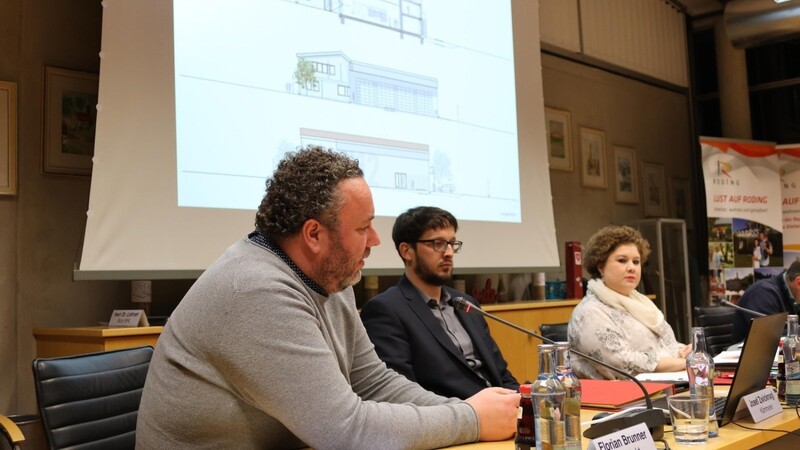 Architekt Florian Brunner erläuterte dem Stadtrat die weitere Vorgehensweise beim Neubau des Gerätehauses in Altenkreith.