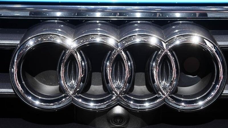 Ein Audi-Logo. Foto: Uli Deck/dpa/archiv