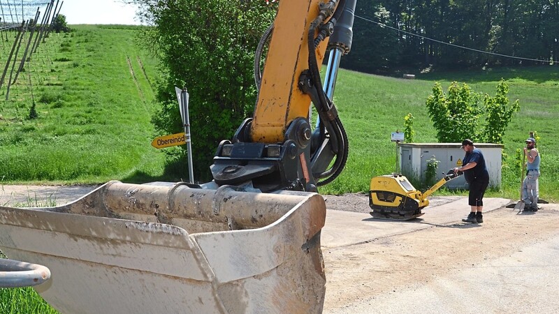 Die Sanierung der Gemeindeverbindungsstraße bei Obereinöd ist nur eine von mehreren Baustellen derzeit im Gemeindegebiet.