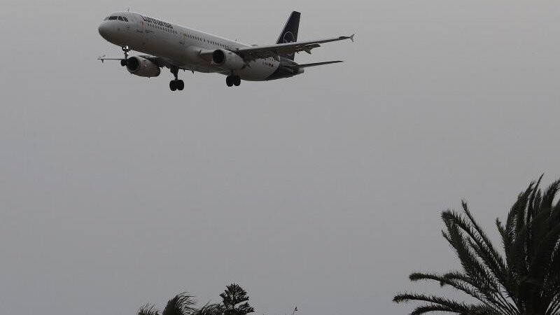 Wie das Bundesinnenministerium mitteilte, dürfen auch EU-Bürger künftig nicht mehr per Flugzeug oder Schiff aus Österreich, Spanien, Italien, der Schweiz, Luxemburg und Dänemark nach Deutschland reisen (Symbolbild).