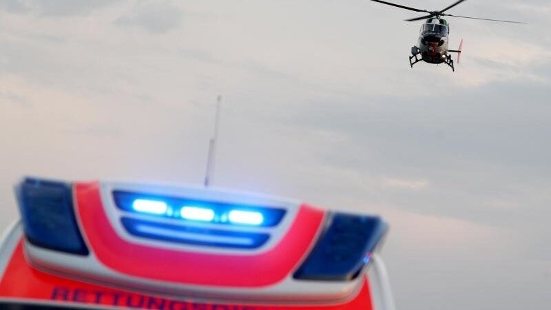 Ein Rettungshubschrauber war nach dem Unfall auf der A3 im Landkreis Regensburg im Einsatz. (Symbolbild)