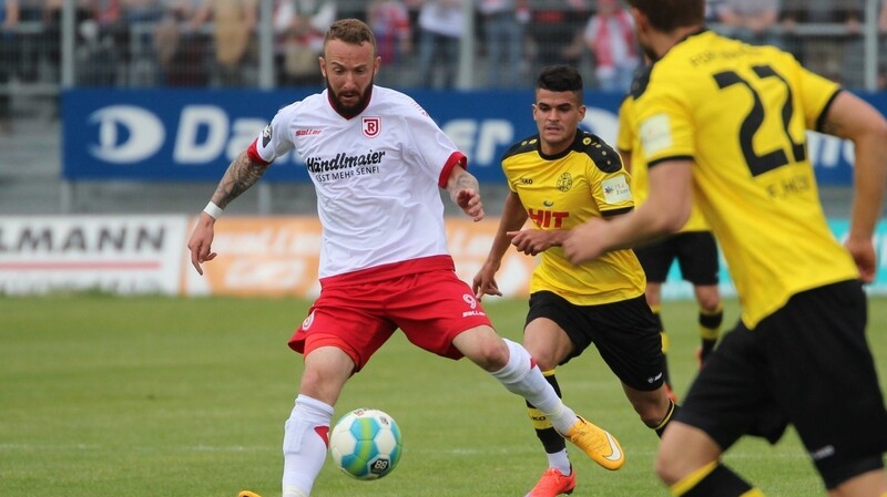 Bleibt bis 2017 beim SSV Jahn: Marvin Knoll. (Foto: Fabian Roßmann)