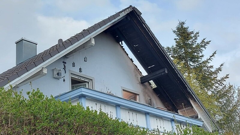 In Tiefenbach (Landkreis Landshut) hat es am Freitagnachmittag gebrannt.