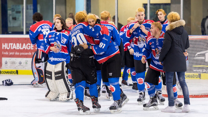 Die U16 des EHC Straubing hat den Aufstieg in die Schülerbundesliga geschafft.