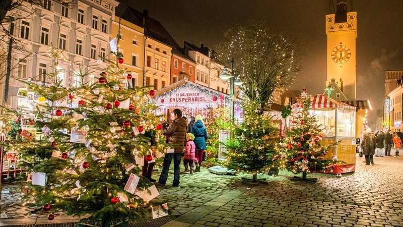 Fast so schön wie auf diesem Archivfoto wird es auch heuer in der Adventszeit am Stadtplatz sein. Nur das Knusperhäusl wird es wegen der Corona-Auflagen nicht geben.