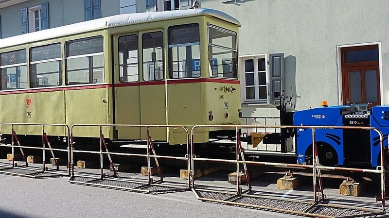 Und sie fährt: Der historische Beiwagen wurde modern elektrisch gezogen.