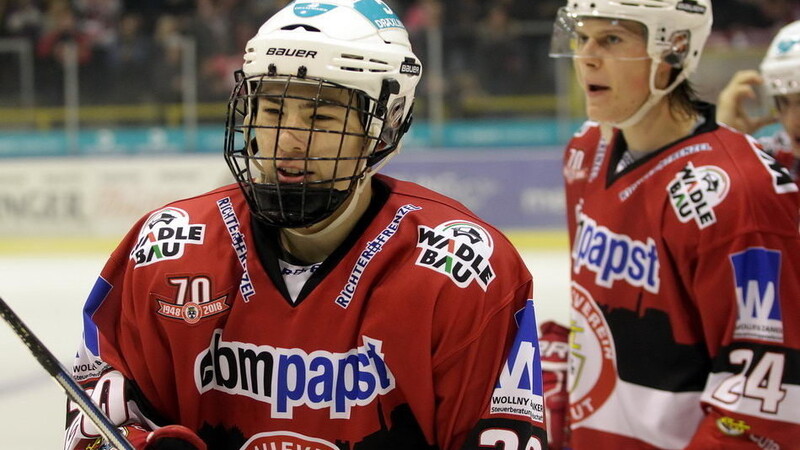 Der 18-Jährige Alexander Ehl verlängert seinen Vertrag beim EV Landshut.