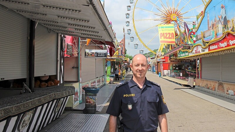 Leitender Polizeikommissar Armin Glötzl sorgt zusammen mit seinen Kollegen dafür, dass die Regensburger Maidult sicher und entspannt stattfinden kann.