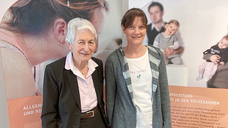 Kerstin Bonn (rechts), Bevollmächtigte für die Außenstellen im Landkreis Kelheim, mit Bevollmächtigter Dr. Gudrun Weida.