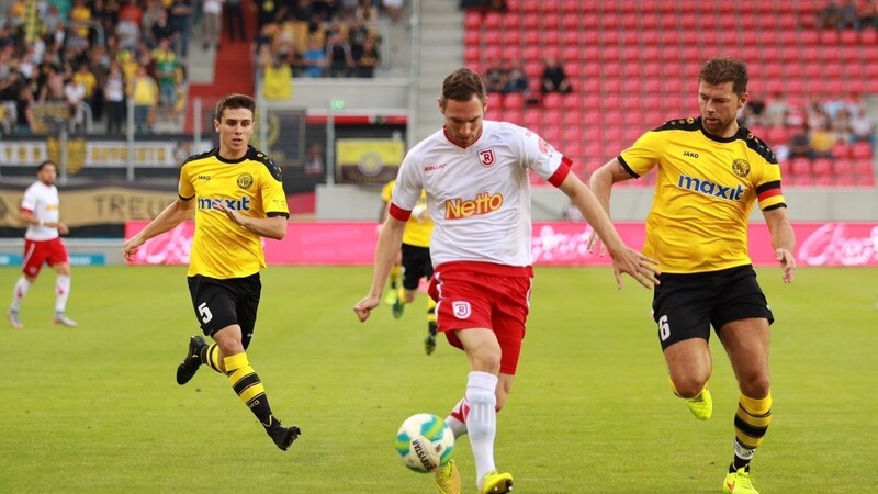 Der SSV Jahn, hier Torschütze Markus Ziereis, kam gegen die SpVgg Bayreuth nur zu einem Unentschieden. (Foto: Sascha Janne)