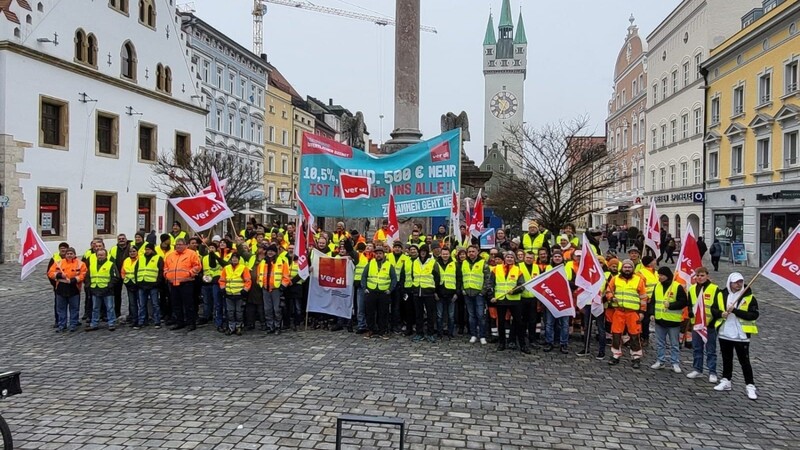 Die Streikenden fordern ein Lohnplus von 10,5 Prozent.