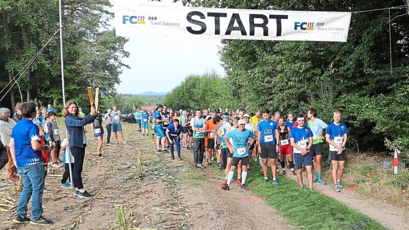 Landrätin Tanja Schweiger gab das Startsignal zur Landkreismeisterschaft im Trail-Run.